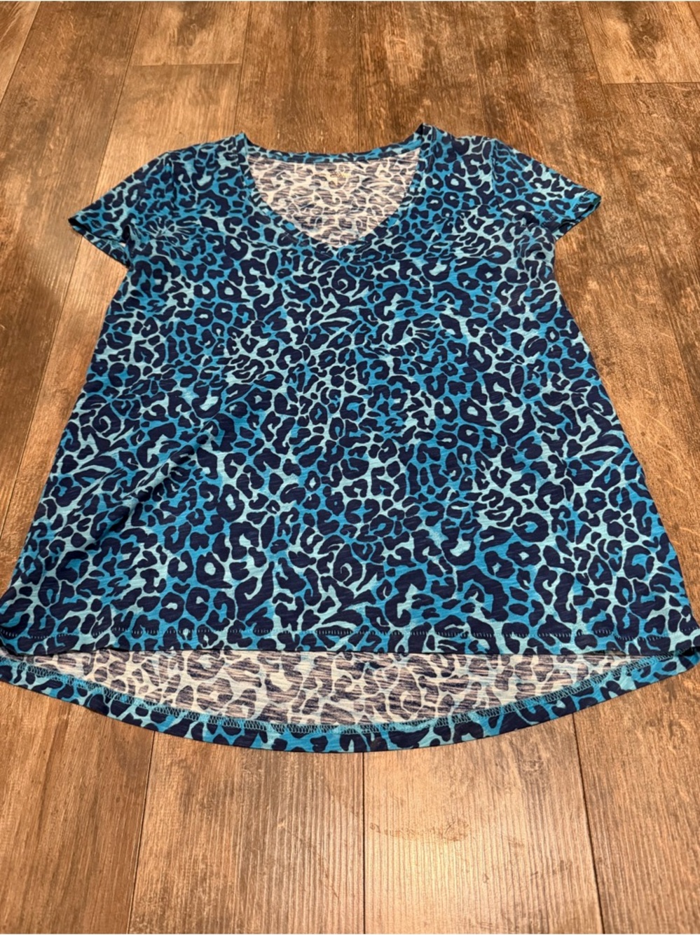 Lilly Pulitzer Blue Leopard Print V-Neck Short Sleeve Top